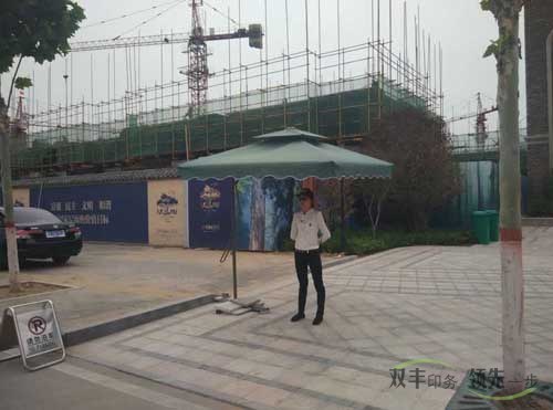 溪地美女警衛(wèi)的標(biāo)準(zhǔn)站姿!